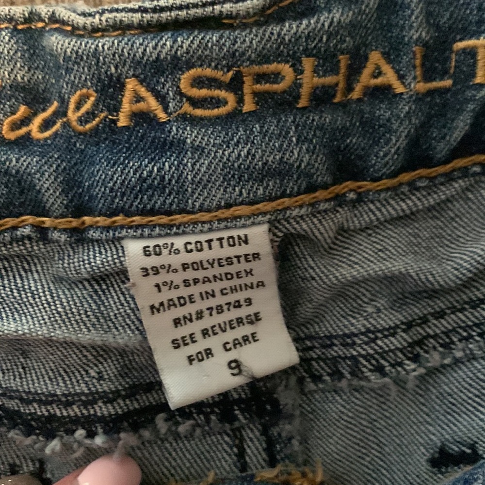 Low Rise Distressed Shorty Denim Shorts - Picture 5 of 6